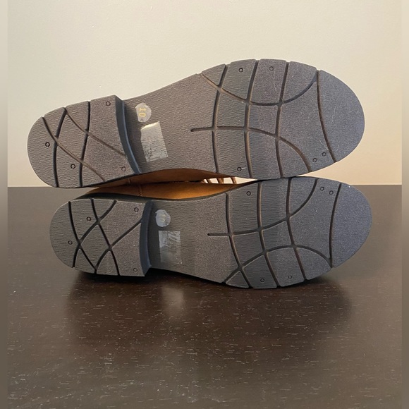 NWT Women’s St. John’s Bay Brown Boot, Size 10 (M) - Picture 5 of 5